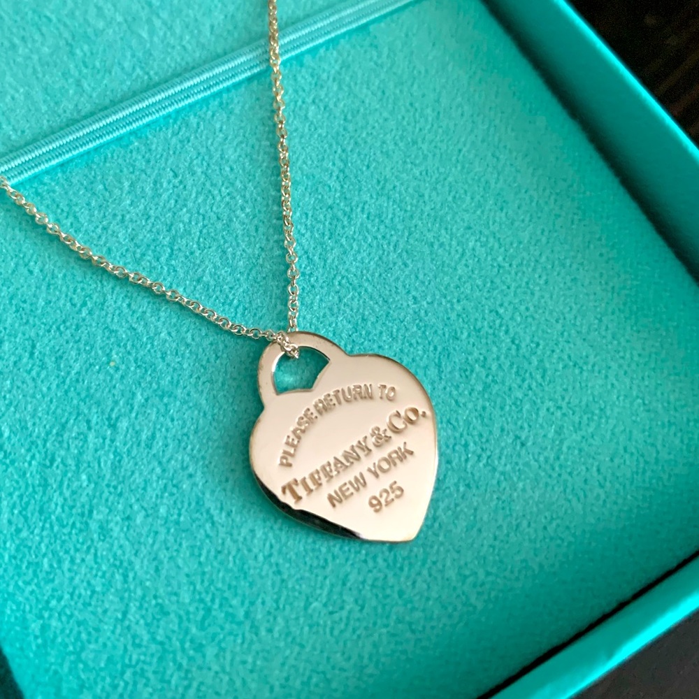 New, never worn Tiffany’s Heart Necklace - Palm Desert Marathon 2019